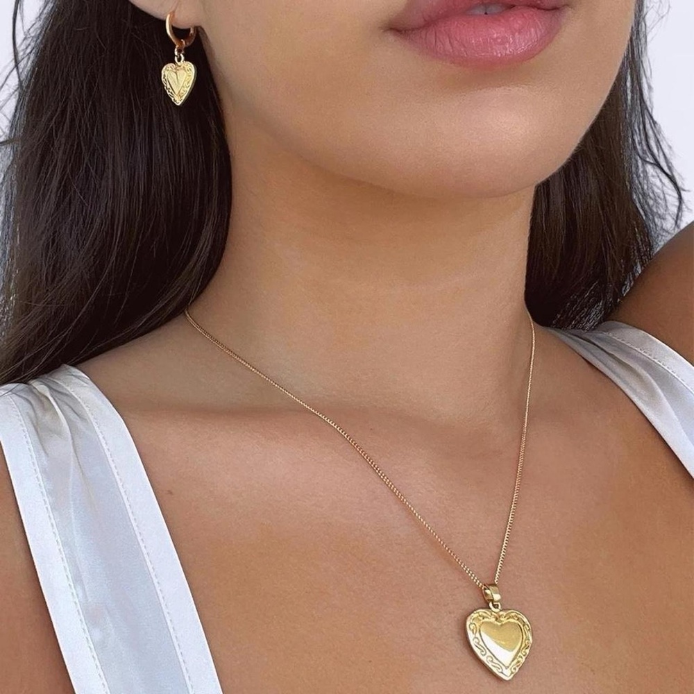 NWOT Princess Polly Gold Heart Necklace